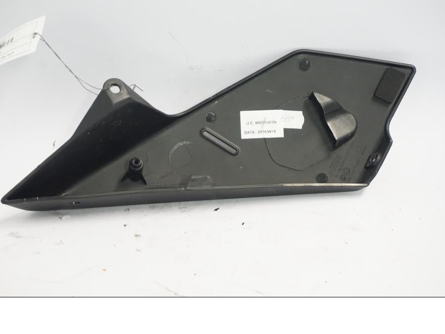 Vänster sida på Sidkåpa från en KTM 790 Duke -2018 motorcykel.