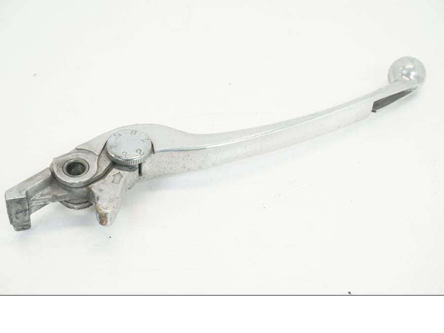 Framsidan på Bromsgrepp från en Suzuki VL 800 -2004 motorcykel.