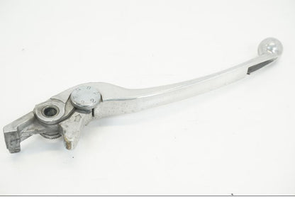 Framsidan på Bromsgrepp från en Suzuki VL 800 -2004 motorcykel.