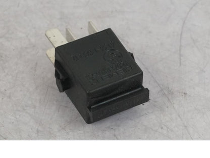 Höger sida på Relä från en BMW R 1100 GS -1998 motorcykel.