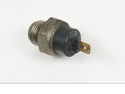 Extrabild1 på Vattentermostatgivare från en Honda CBR 125 R -2006 motorcykel.