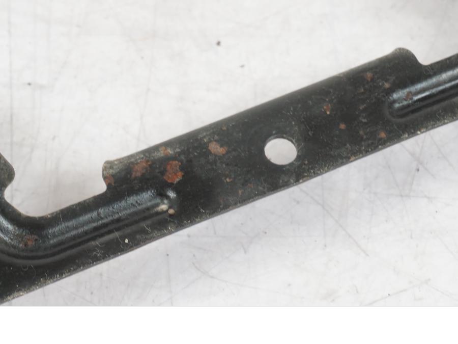 Snett nerifrån på Baklampfäste från en BMW R 1200 GS -2005 motorcykel.