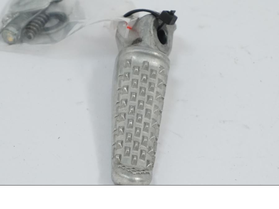 Höger sida på Fotpinne från en Honda CB 650 R -2019 motorcykel.