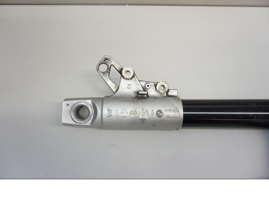 Höger sida på Gaffelben från en BMW R 1200 GSA -2011 motorcykel.