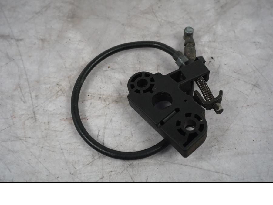 Framsidan på Sadellåsmekanism från en Triumph Tiger Explorer -2016 motorcykel.