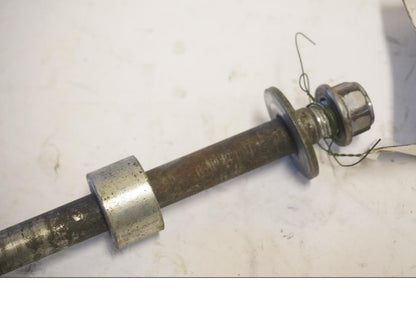 Baksidan på Axel från en Yamaha XVS 650 -1997 motorcykel.