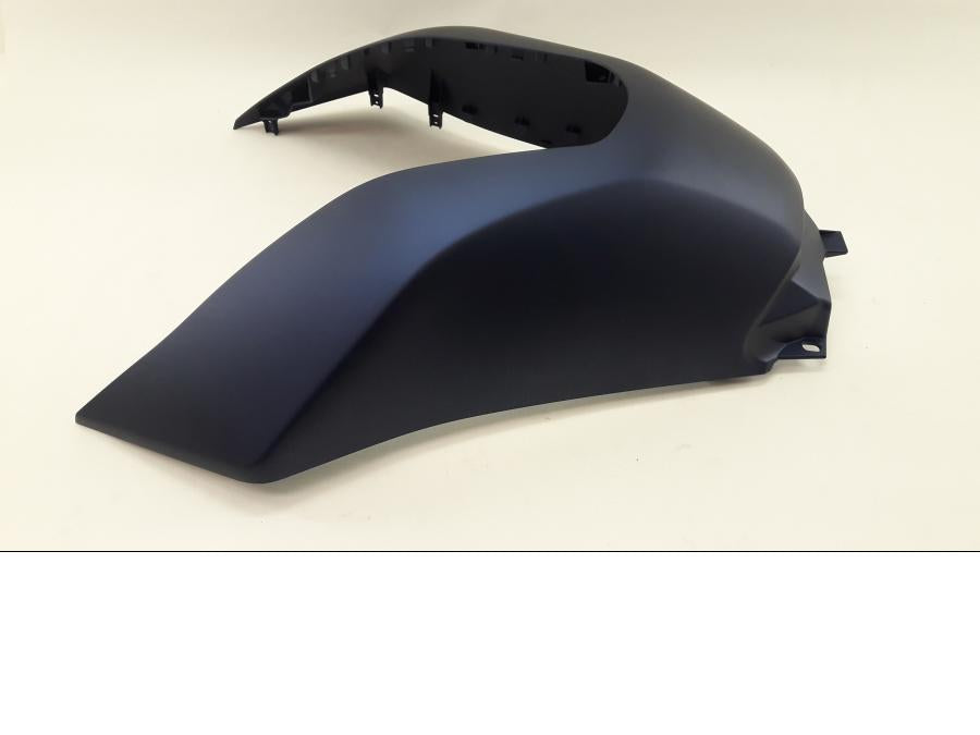 Framsidan på Bensintankskåpa från en Yamaha MT-07 Tracer -2020 motorcykel.