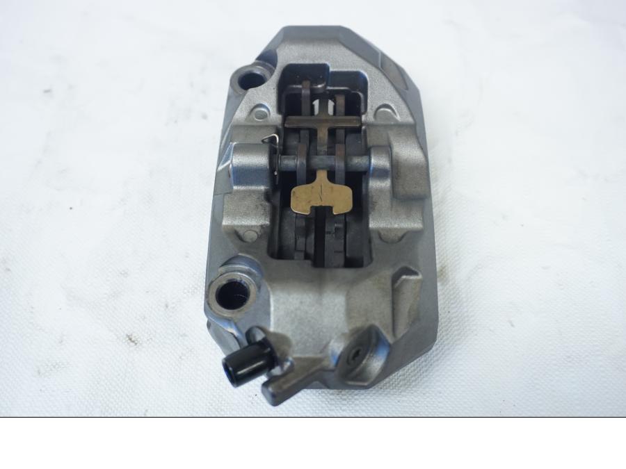 Höger sida på Bromsok från en Ducati 899 Panigale -2015 motorcykel.