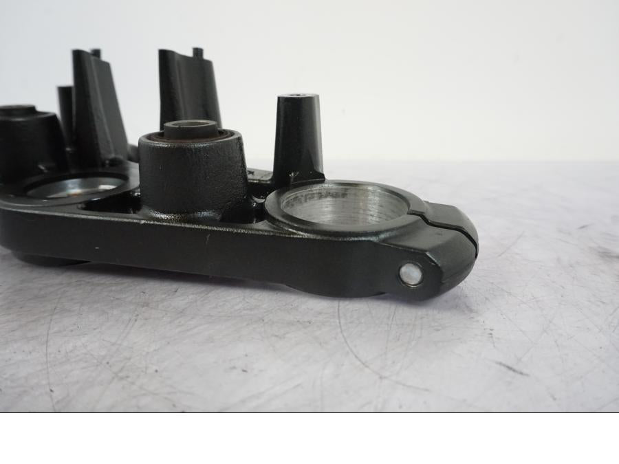 Snett uppifrån på Gaffelkrona från en Kawasaki ER-6F -2010 motorcykel.