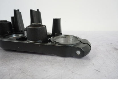 Snett uppifrån på Gaffelkrona från en Kawasaki ER-6F -2010 motorcykel.