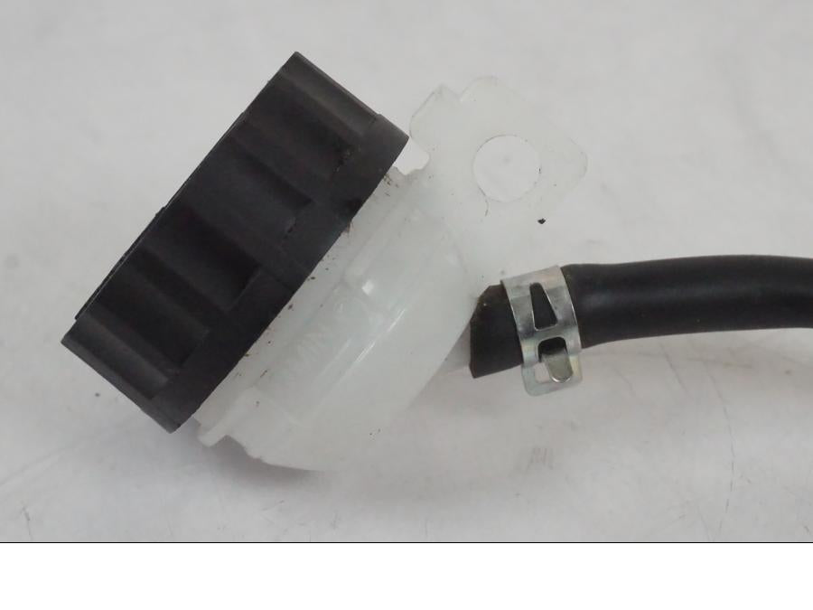 Höger sida på Bromsvätskebehållare från en KTM 390 Adventure -2021 motorcykel.