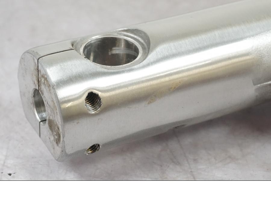 Snett uppifrån på Gaffelben från en Honda VT 750 -1998 motorcykel.