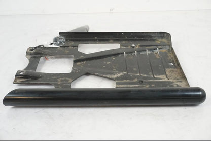 Snett nerifrån på Hasplåt från en Suzuki VZR 1800 -2009 motorcykel.