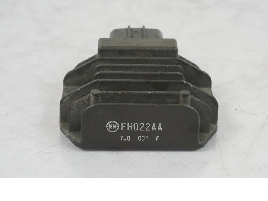 Baksidan på Likriktare från en KTM 1290 Super Duke R -2018 motorcykel.