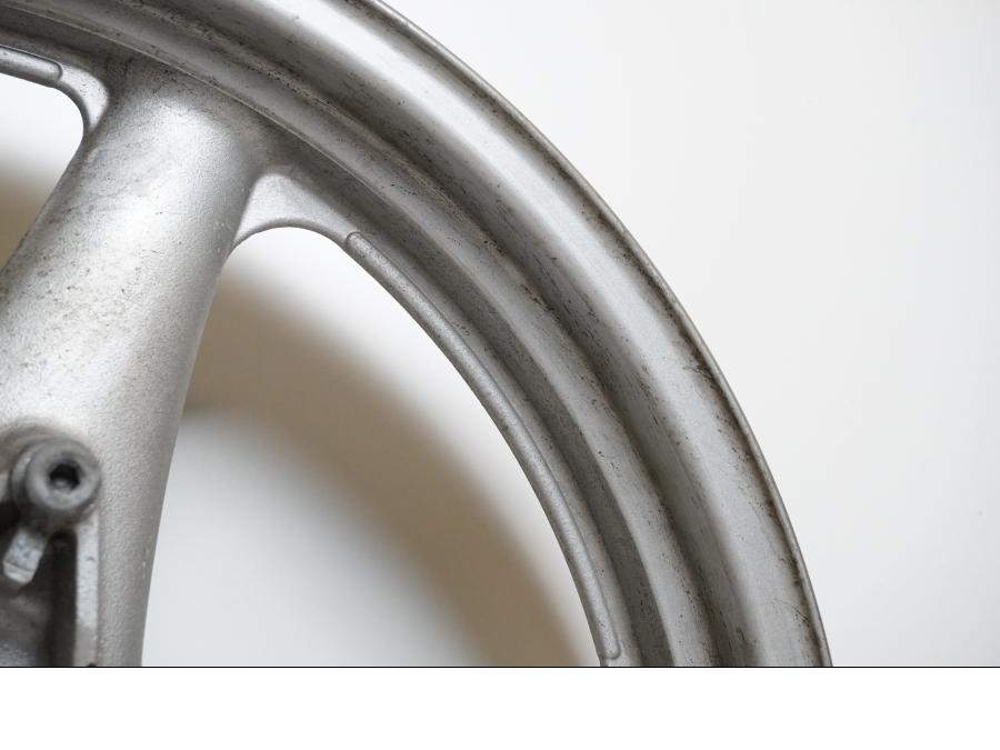 Extrabild4 på Fälg från en Suzuki GSX 1100 -1992 motorcykel.