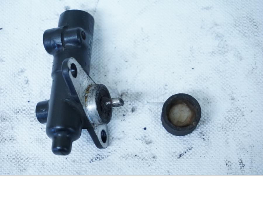 Baksidan på Hastighetsdrivning från en Honda VFR 750 -1992 motorcykel.