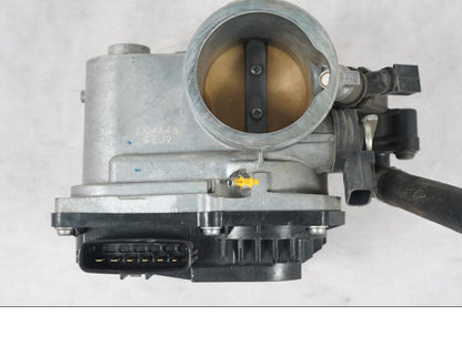 Snett uppifrån på Spjällhus från en KTM 690 Duke -2015 motorcykel.