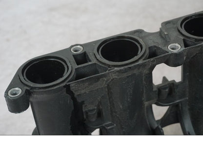 Vänster sida på Insug från en BMW K 1600 GTL -2015 motorcykel.