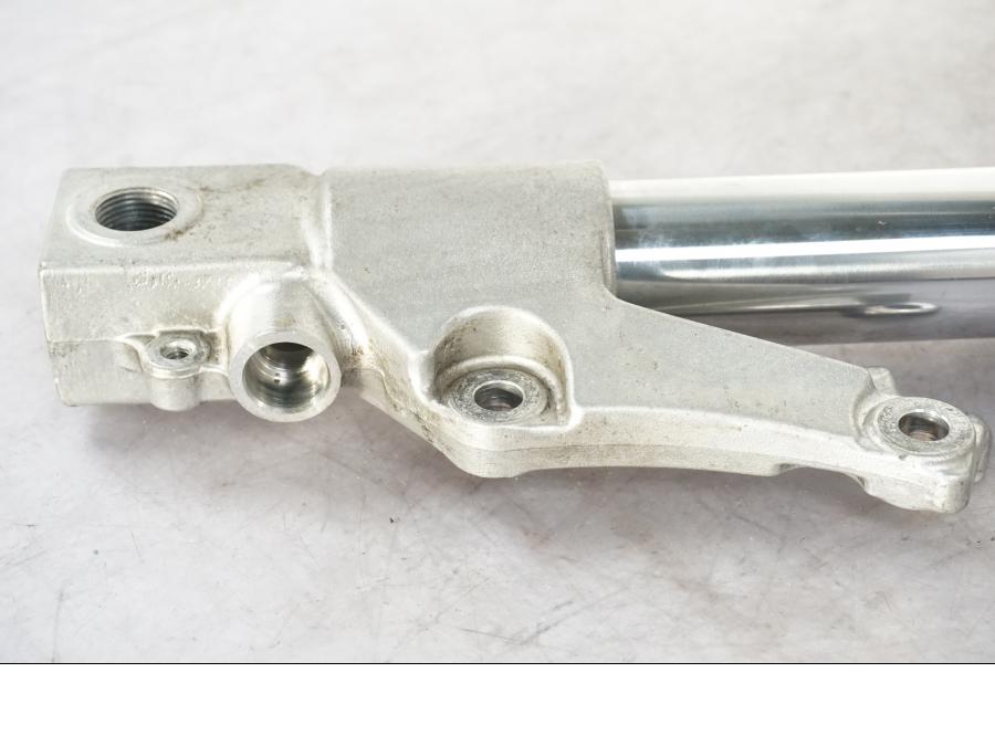 Höger sida på Gaffelben från en Suzuki GSX-R 750 -1992 motorcykel.