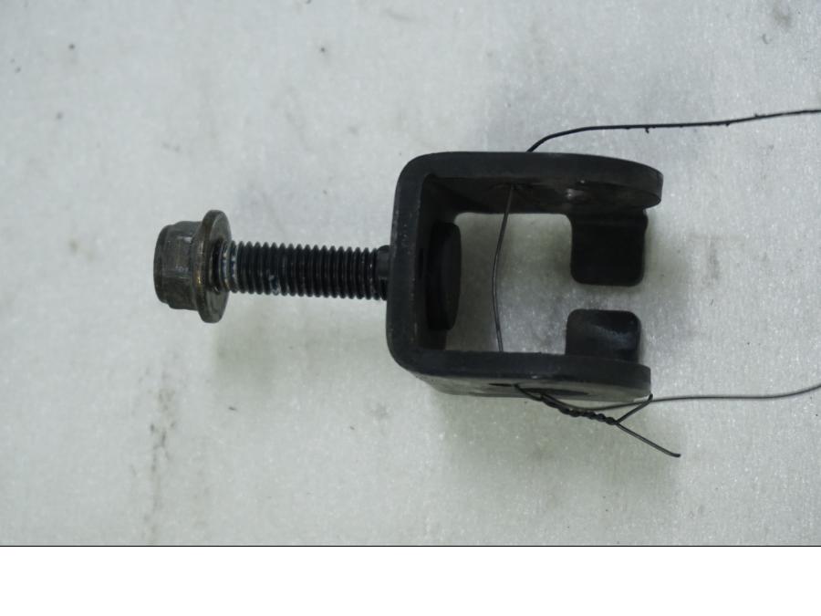 Baksidan på Fotpinnefäste från en Triumph Thunderbird 900 -2000 motorcykel.