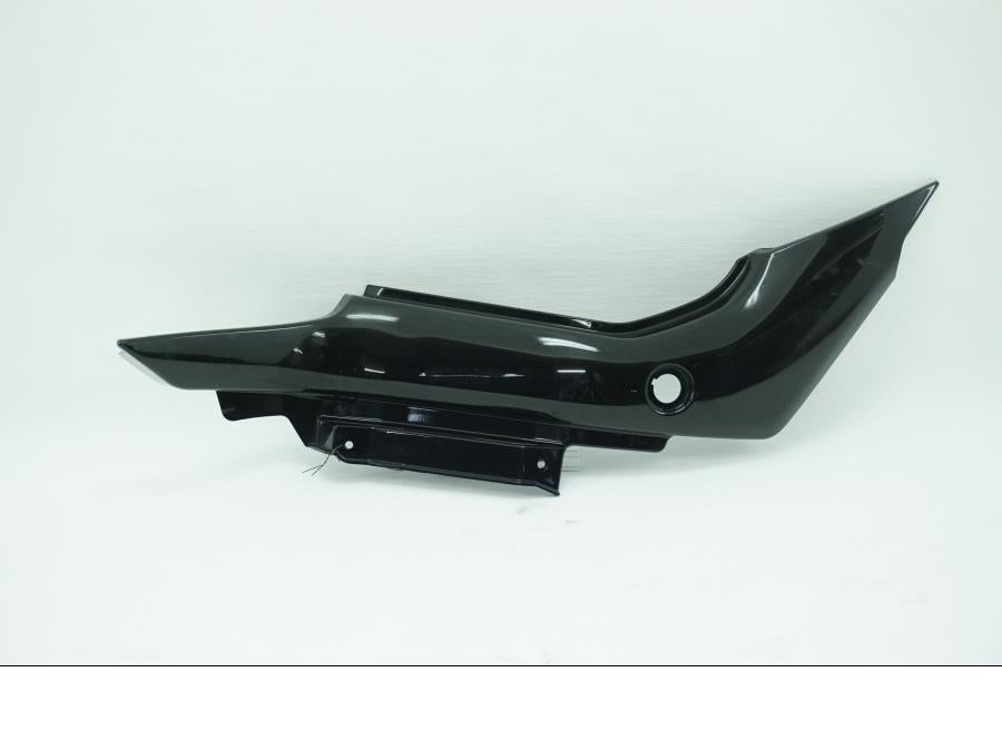 Framsidan på Bakvinge från en Suzuki VZR 1800 -2009 motorcykel.