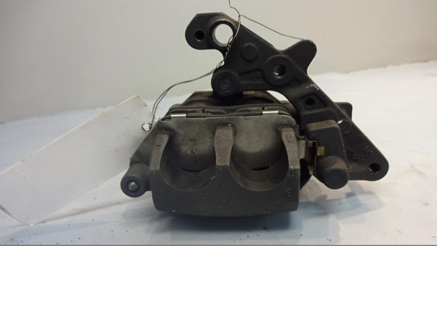 Snett uppifrån på Bromsok från en Honda NC 750 S -2017 motorcykel.