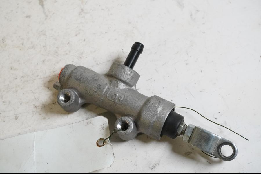 Framsidan på Bromshuvudcylinder från en Kawasaki Z 1000 -2008 motorcykel.