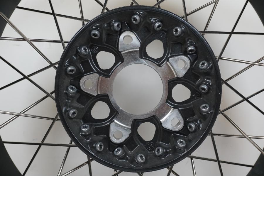 Extrabild4 på Fälg från en BMW R 1250 GS -2018 motorcykel.