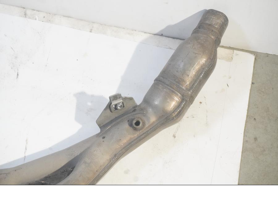 Baksidan på Grenrör från en Yamaha FZ-8 -2011 motorcykel.