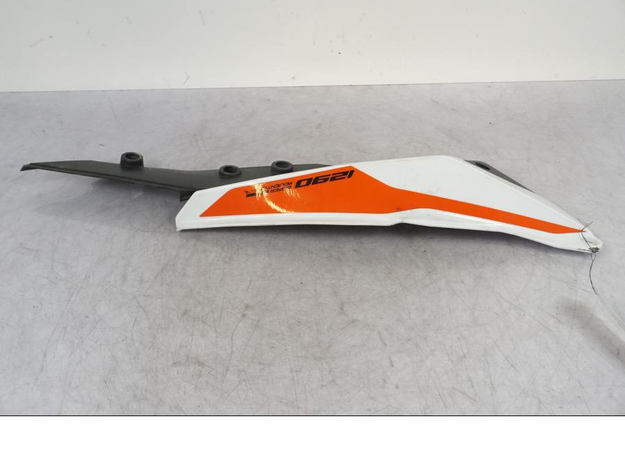 Höger sida på Bakvinge från en KTM 1290 Super Adventure R -2018 motorcykel.