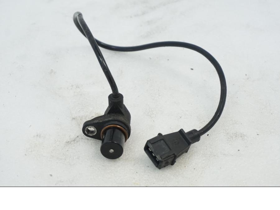 Framsidan på Tändpickup från en Aprilia RSV 1000 -2010 motorcykel.