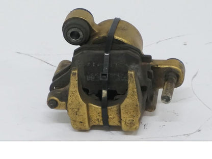 Snett nerifrån på Bromsok från en Honda CBR 900 RR -2002 motorcykel.