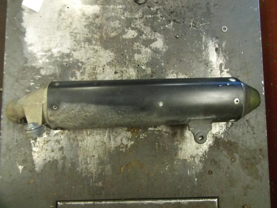 Framsidan på Ljuddämpare från en KTM 625 Duke II -2002 motorcykel.