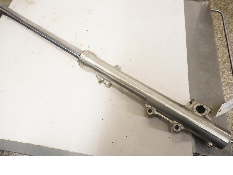 Framsidan på Gaffelben från en Kawasaki VN 750 -1994 motorcykel.