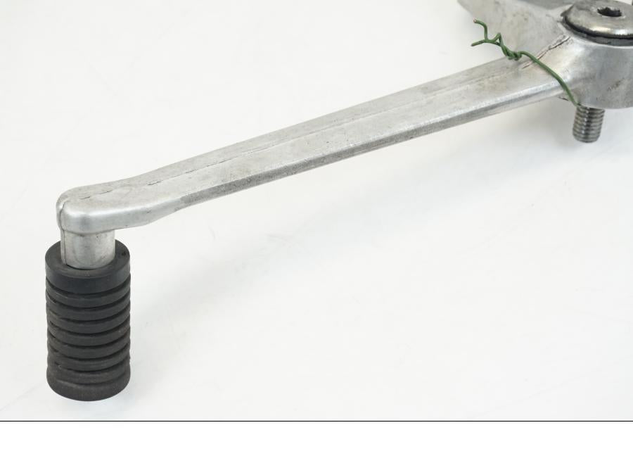 Snett nerifrån på Växelpedal från en Honda XL 1000 V -1999 motorcykel.