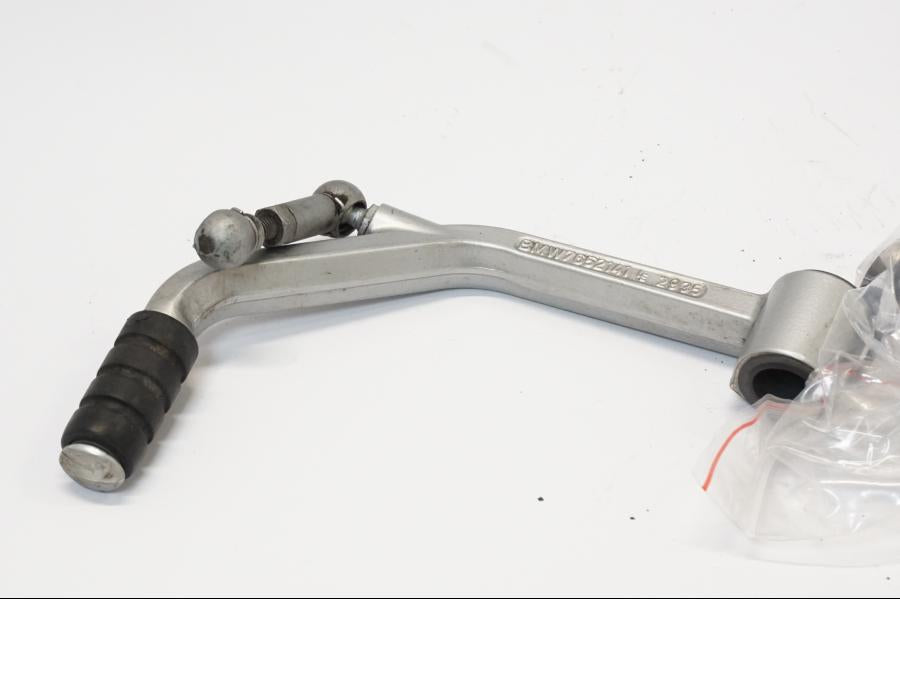 Baksidan på Växelpedal från en BMW R 1150 RS -2004 motorcykel.