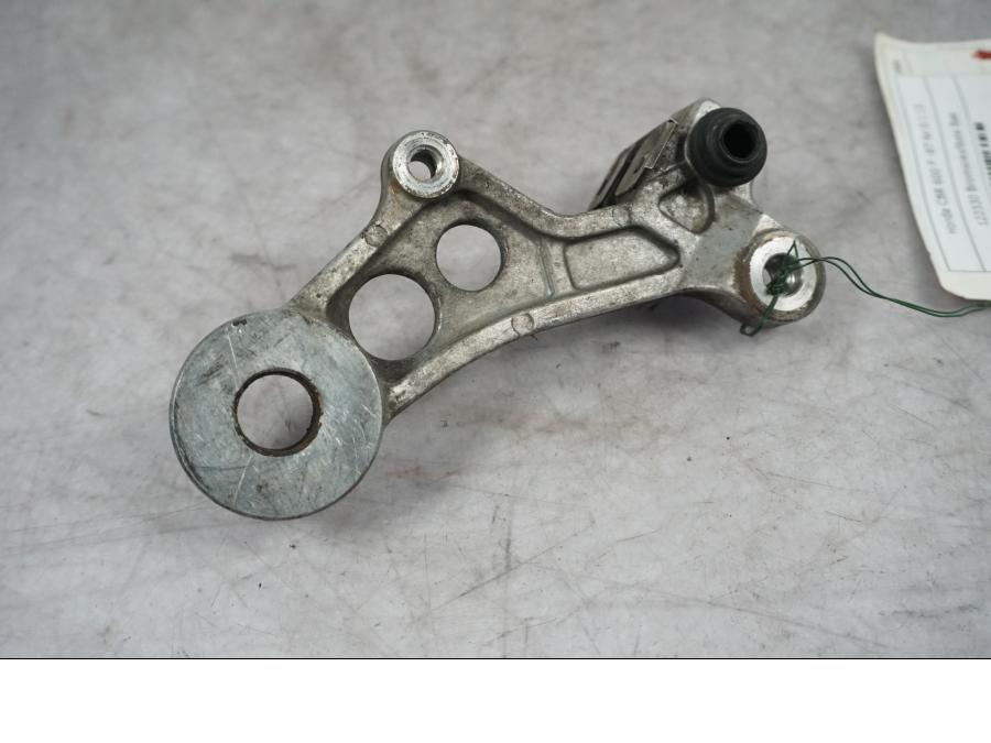 Framsidan på Bromsoksfäste från en Honda CBR 600 -1987 motorcykel.