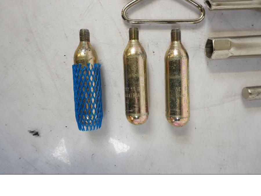 Baksidan på Verktyg från en BMW R 1150 GS -2002 motorcykel.