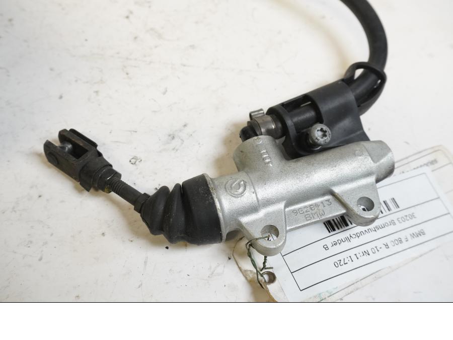 Höger sida på Bromshuvudcylinder från en BMW F 800 R -2010 motorcykel.