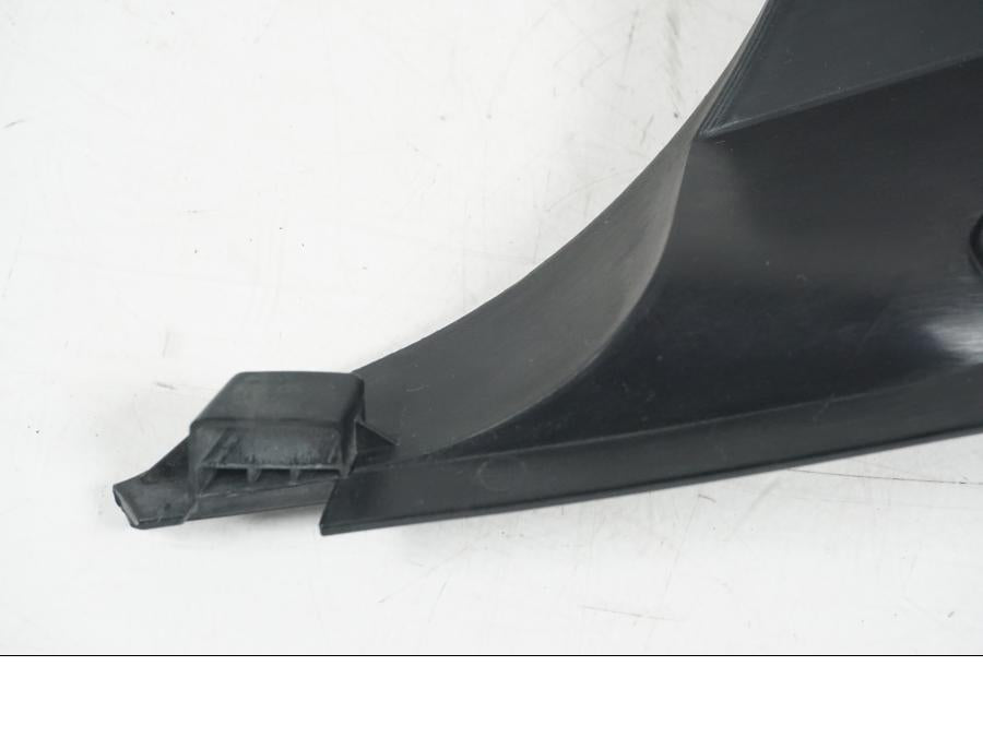 Vänster sida på Sidopanel från en Ducati Hyperstrada -2013 motorcykel.