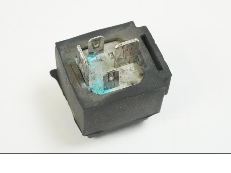 Snett uppifrån på Startrelä från en Aprilia RS 125 -2008 motorcykel.