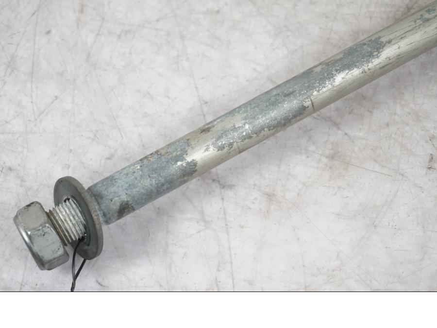 Baksidan på Axel från en Triumph Tiger -2009 motorcykel.