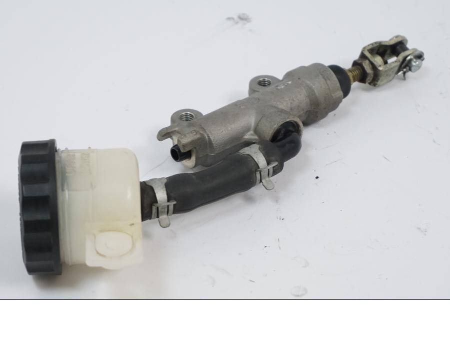 Höger sida på Bromshuvudcylinder från en Kawasaki VN 1500 -2002 motorcykel.