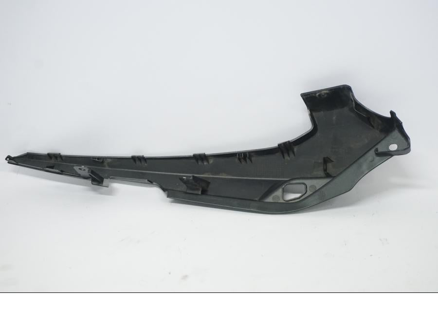 Vänster sida på Bakvinge från en Honda CB 500 X -2015 motorcykel.