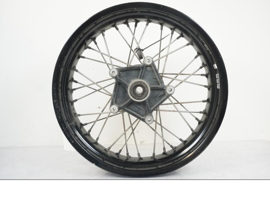 Framsidan på Fälg från en BMW F 800 GS -2008 motorcykel.