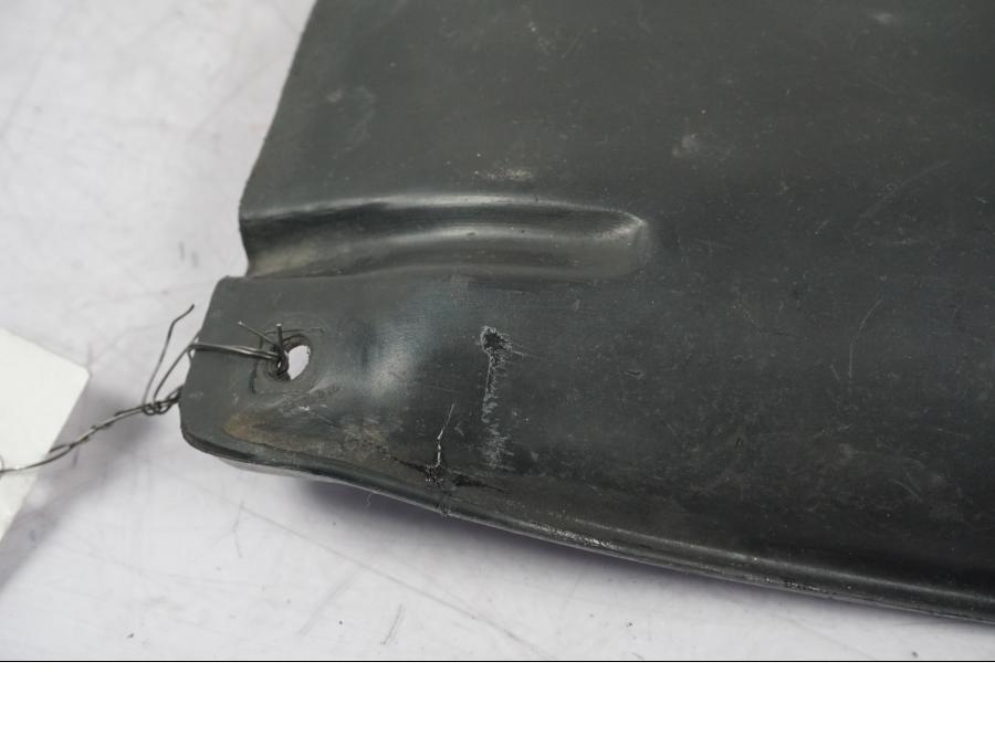 Snett nerifrån på Svingskärm från en KTM 640 SM -2005 motorcykel.