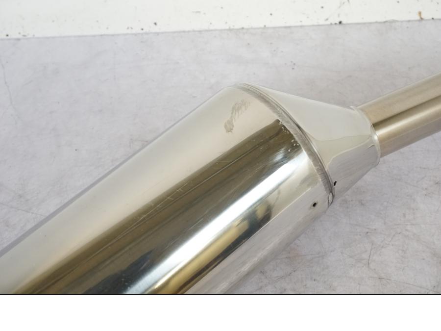 Snett nerifrån på Ljuddämpare från en Yamaha FJR 1300 -2007 motorcykel.