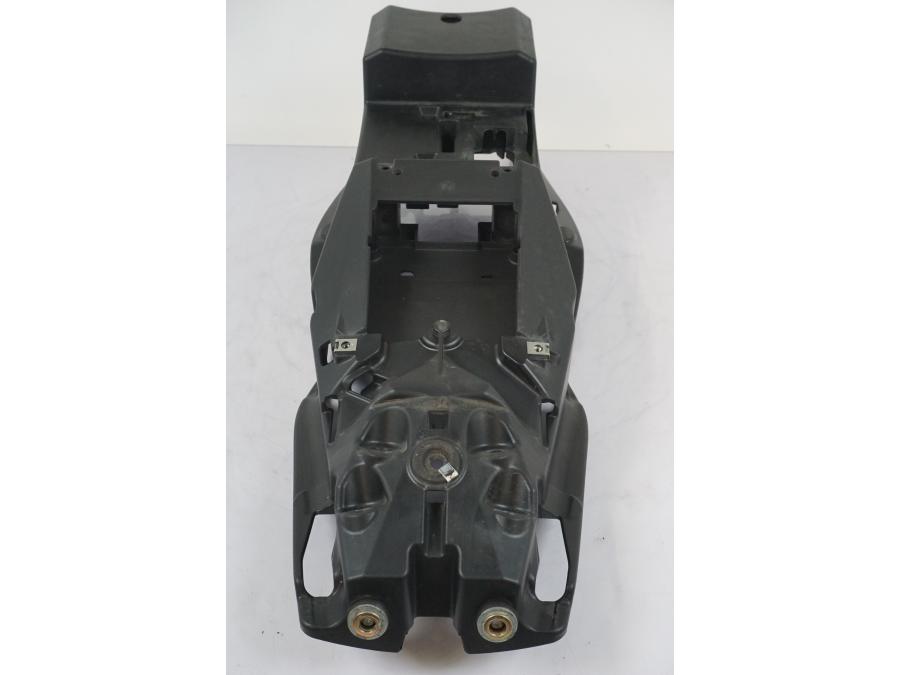 Extrabild3 på Undertail från en KTM 1290 Super Duke R -2015 motorcykel.