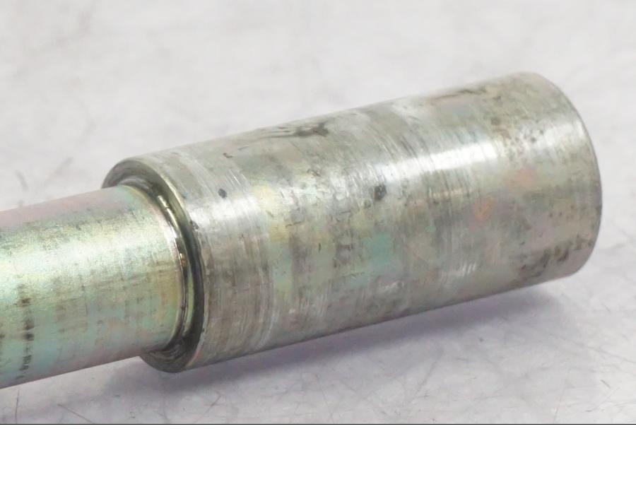 Höger sida på Axel från en Yamaha MT-09 -2016 motorcykel.