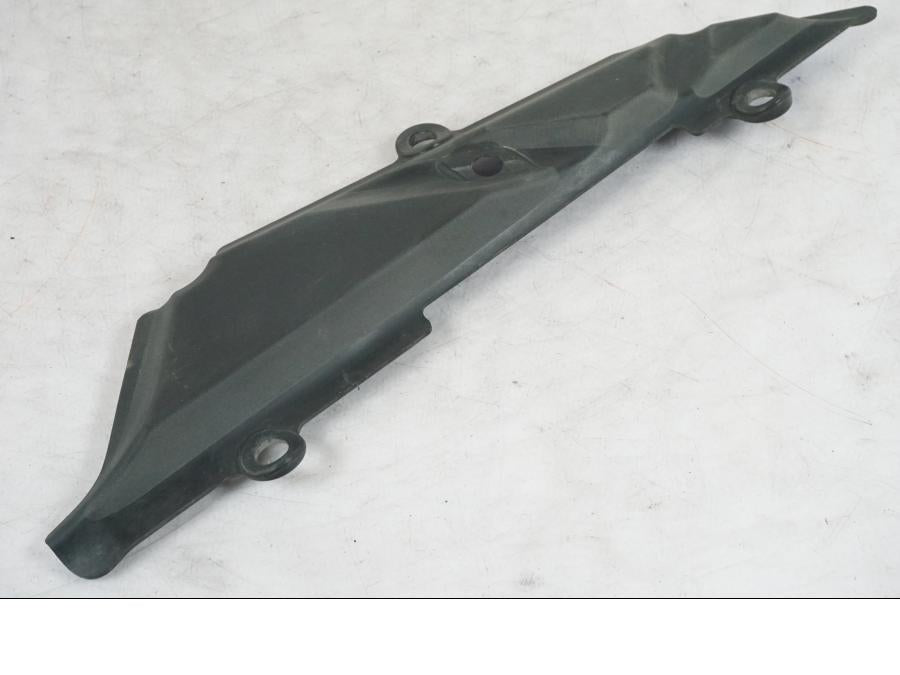 Höger sida på Ramskydd från en Triumph Tiger Explorer -2013 motorcykel.